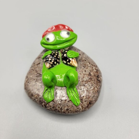 Handcrafted Frog Figurine Sitting On Stone Office Desk Home Shelf Decor - Picture 2 of 8
